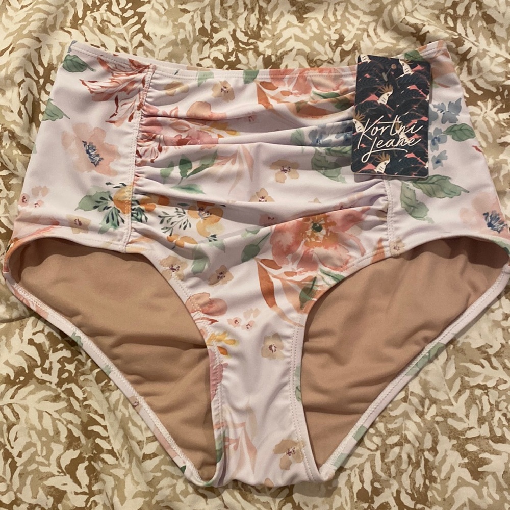 Kortni Jeane bottoms